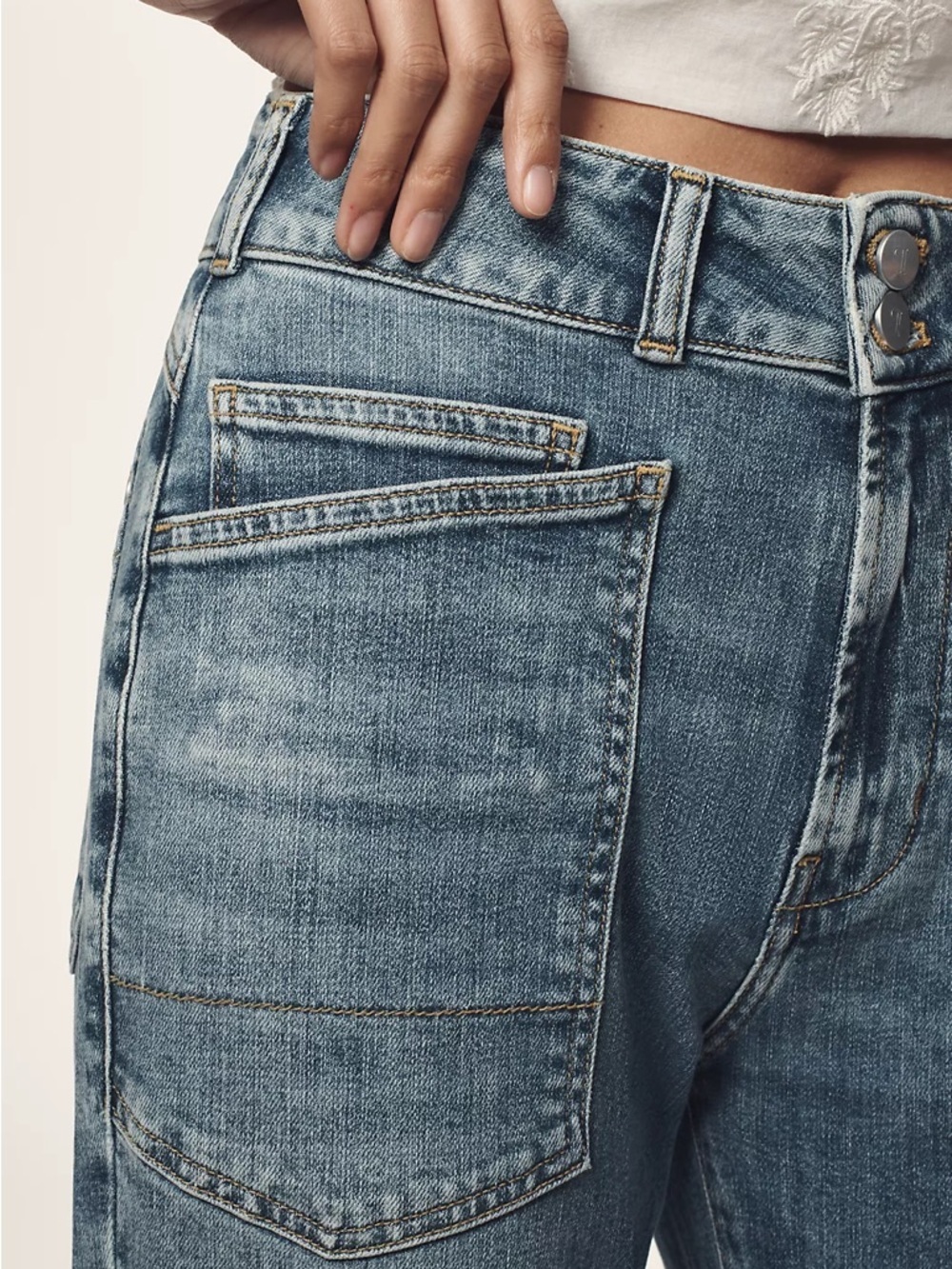 Anthropologie Pilcro Wanderer Mid rise Relaxed Jeans in Light Wash Size 26 - Picture 5 of 7